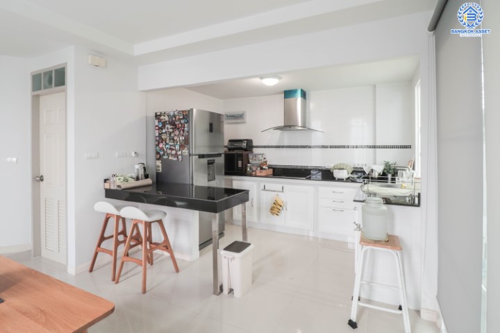 ทาวน์โฮมมือสอง3ชั้นแปลงมุม! ม.ศุภาลัยวิลล์ เพชรเกษม48 เนื้อที่เยอะถึง 31.60 ตร.ว. ฟังก์ชันจัดเต็ม 3 ห้องนอน 3 ห้องน้ำ  บิ้วท์อินห้องครัว บ้านสวยพร้อมเข้าอยู่ สภาพดีมาก บนทำเลศักยภาพ เชื่อมต่อถนนหลายเส้นทาง เดินทางสะดวก ใกล้รถไฟฟ้า "สถานีเพชรเกษม48"